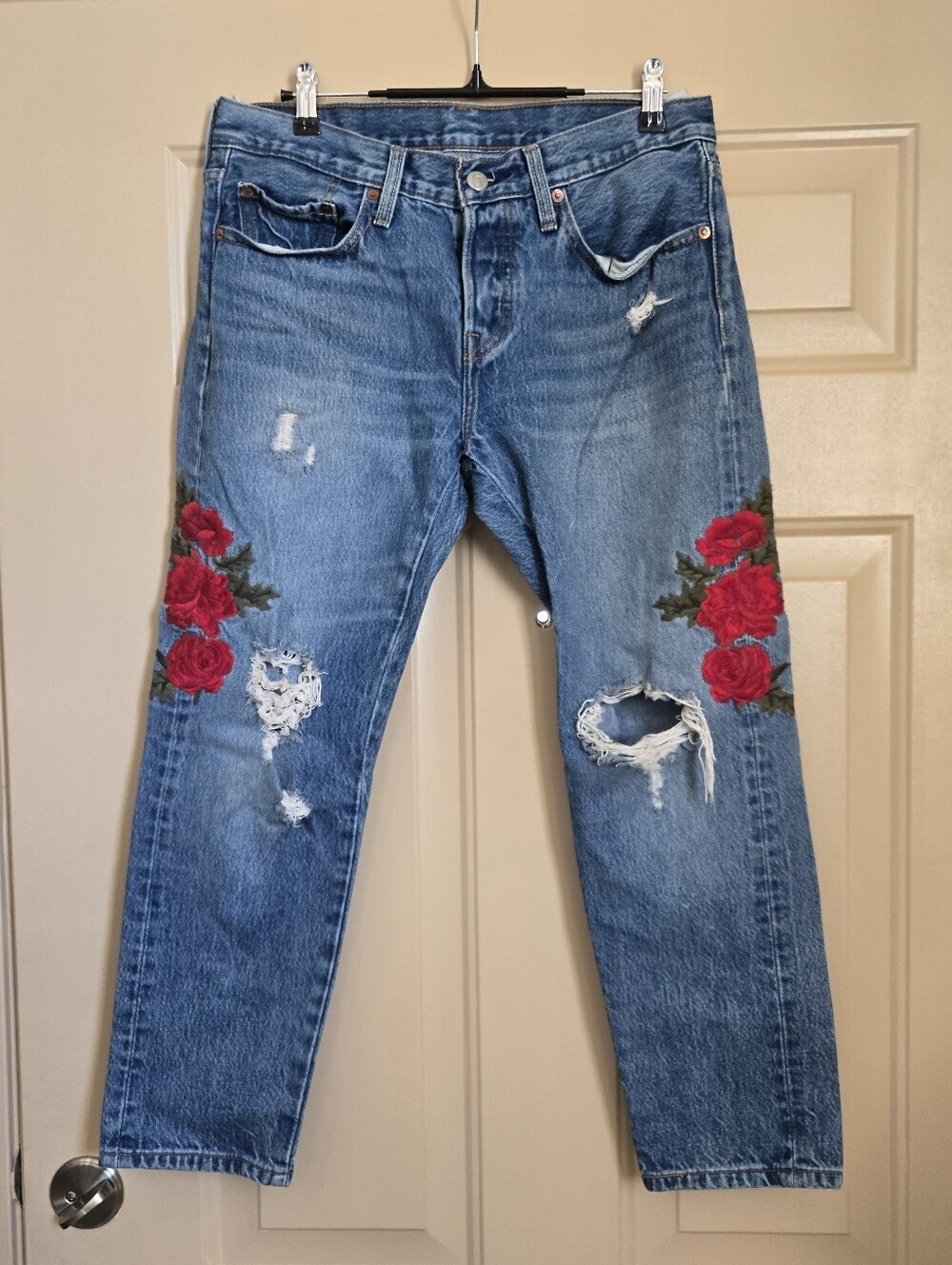 Levi's 501 Rose Embroidered Straight Leg Distressed Ankle Jeans size 27x26 - Picture 2 of 8